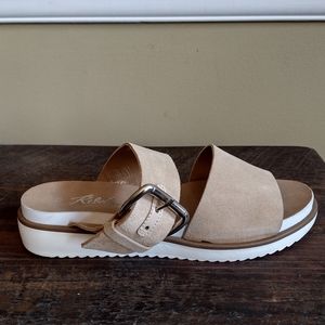 Rebels Italy Tan Suede Slide Sandals Size 6-6.5